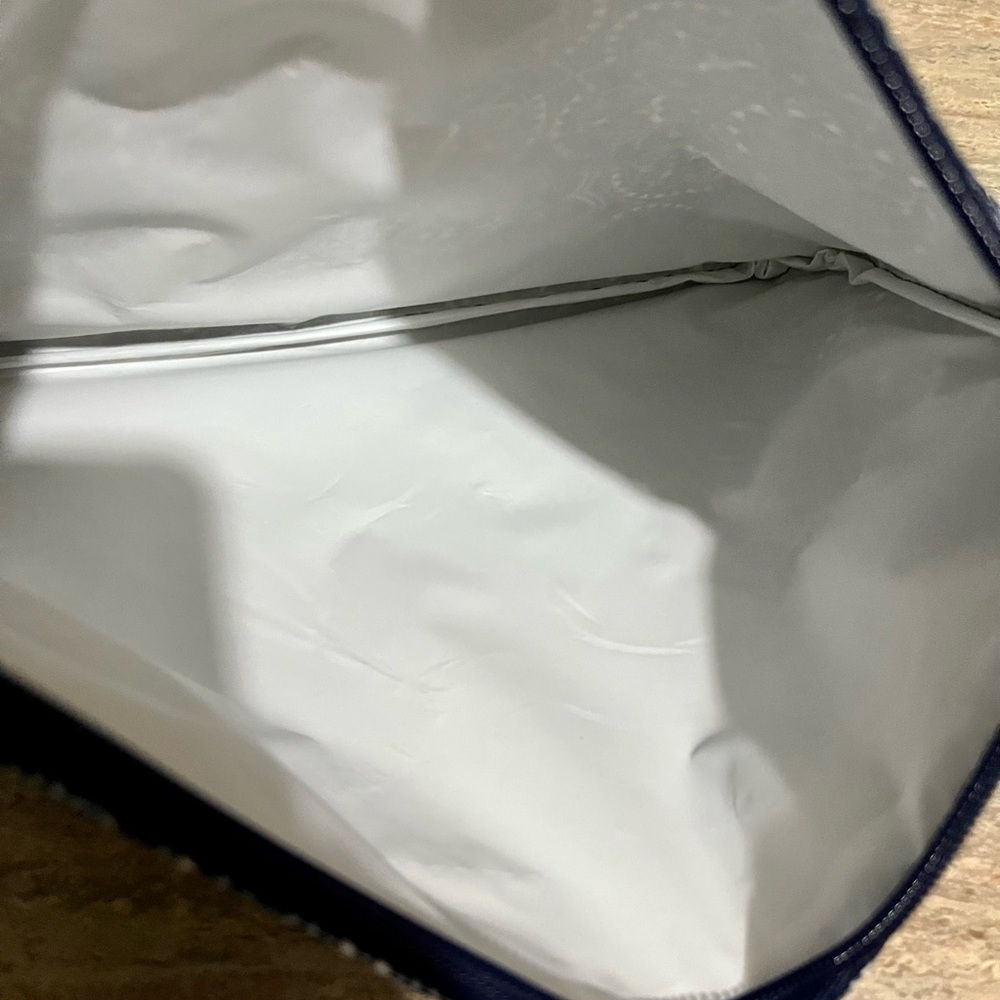 Nwot Beautiful Touchscreen Compatible Pocket Bag - image 3